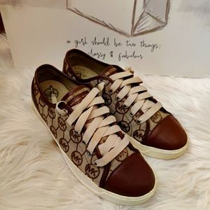 Michael Kors Monogram Shoes Size 8.5